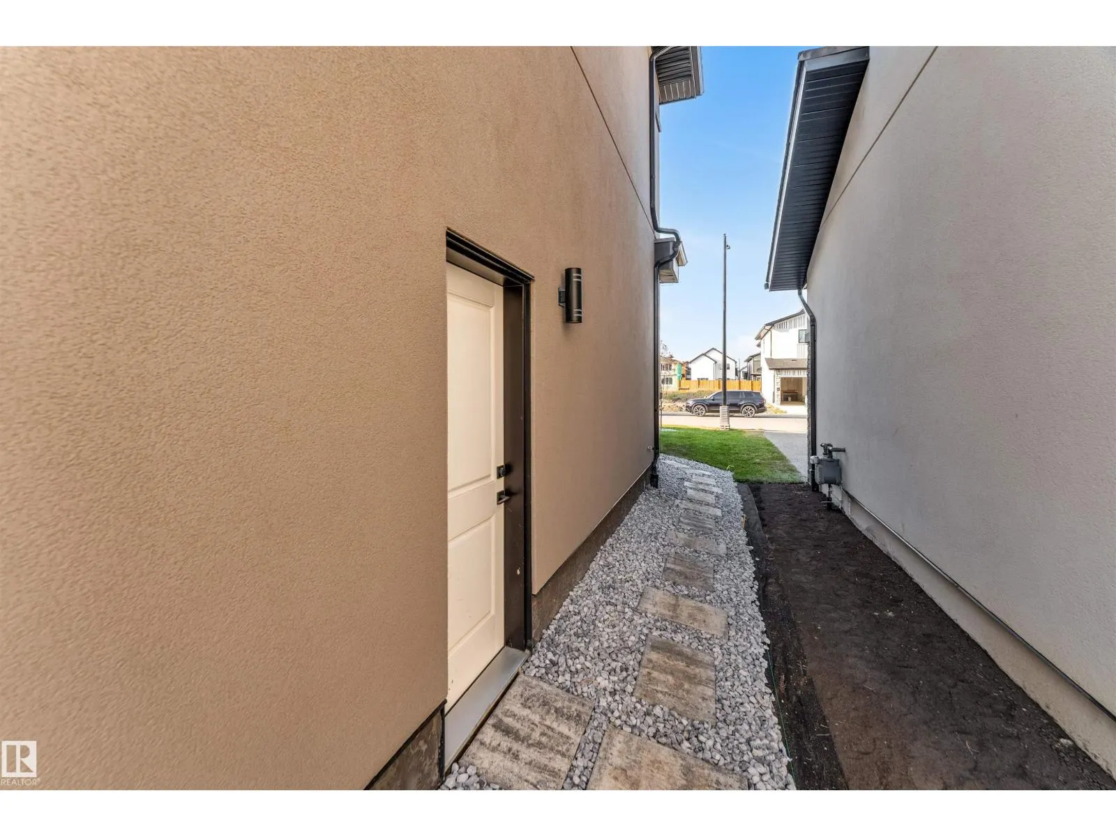 715 165 AV NE