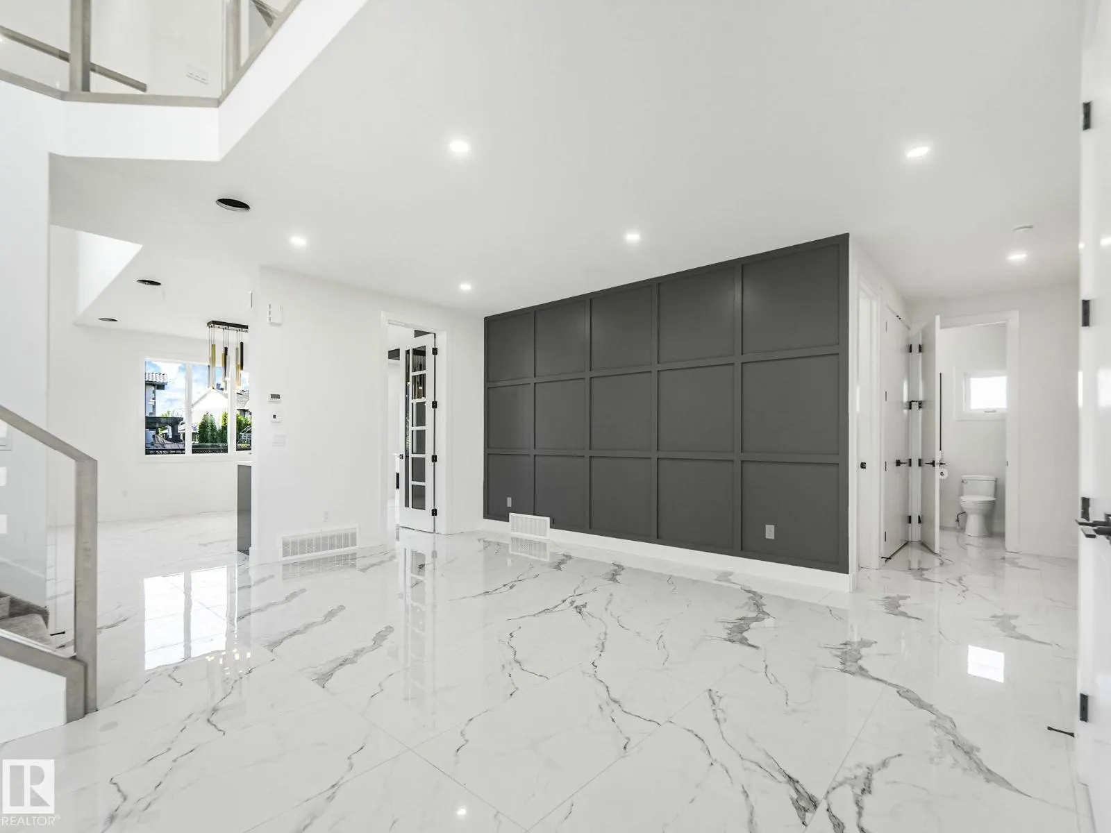 715 165 AV NE