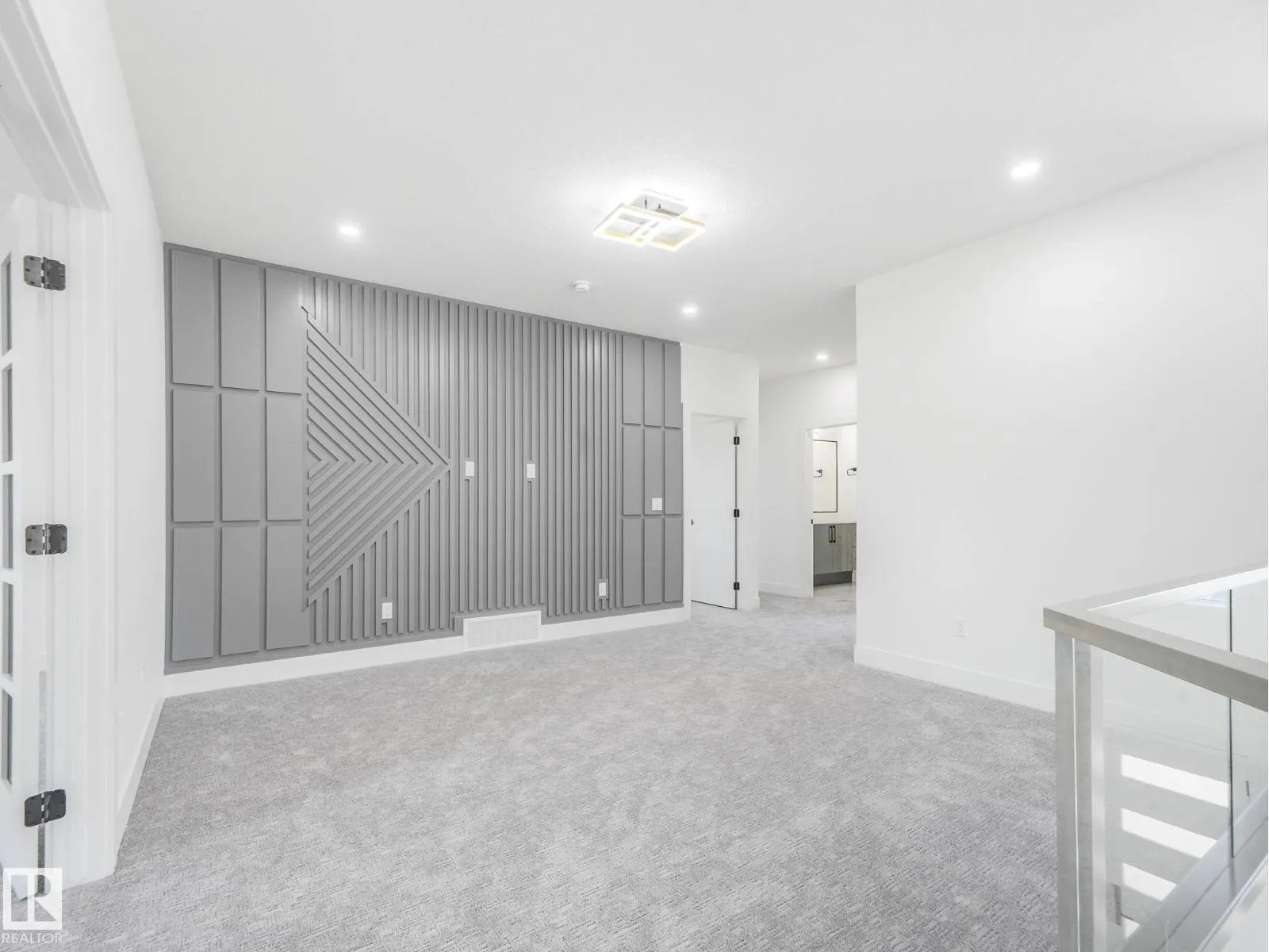 715 165 AV NE