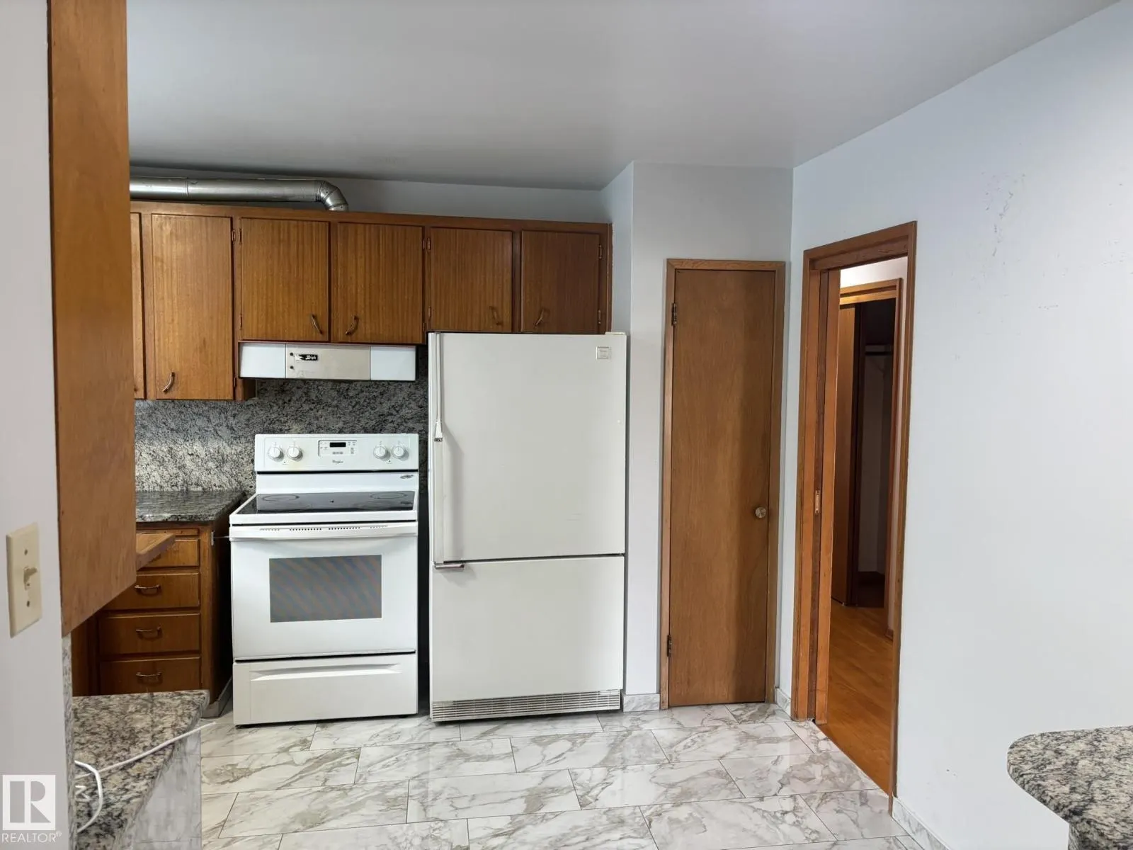 16603 95 AV NW