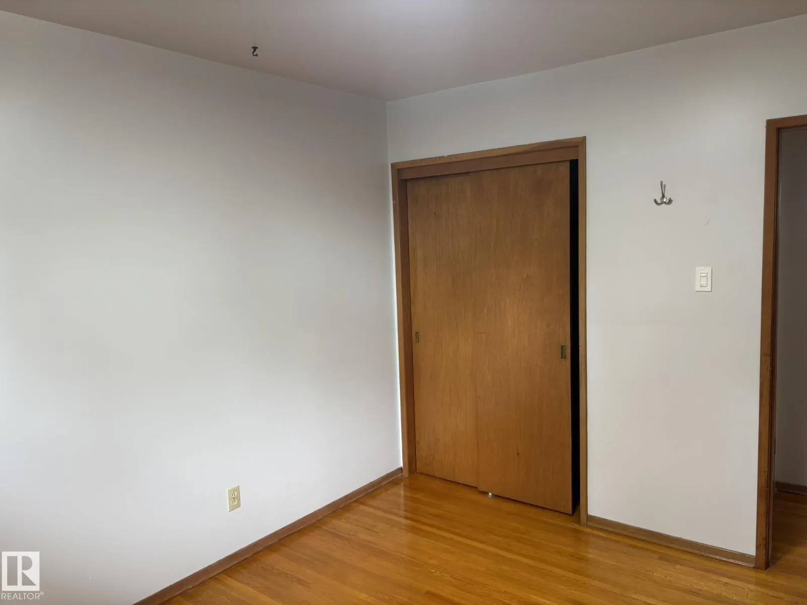 16603 95 AV NW