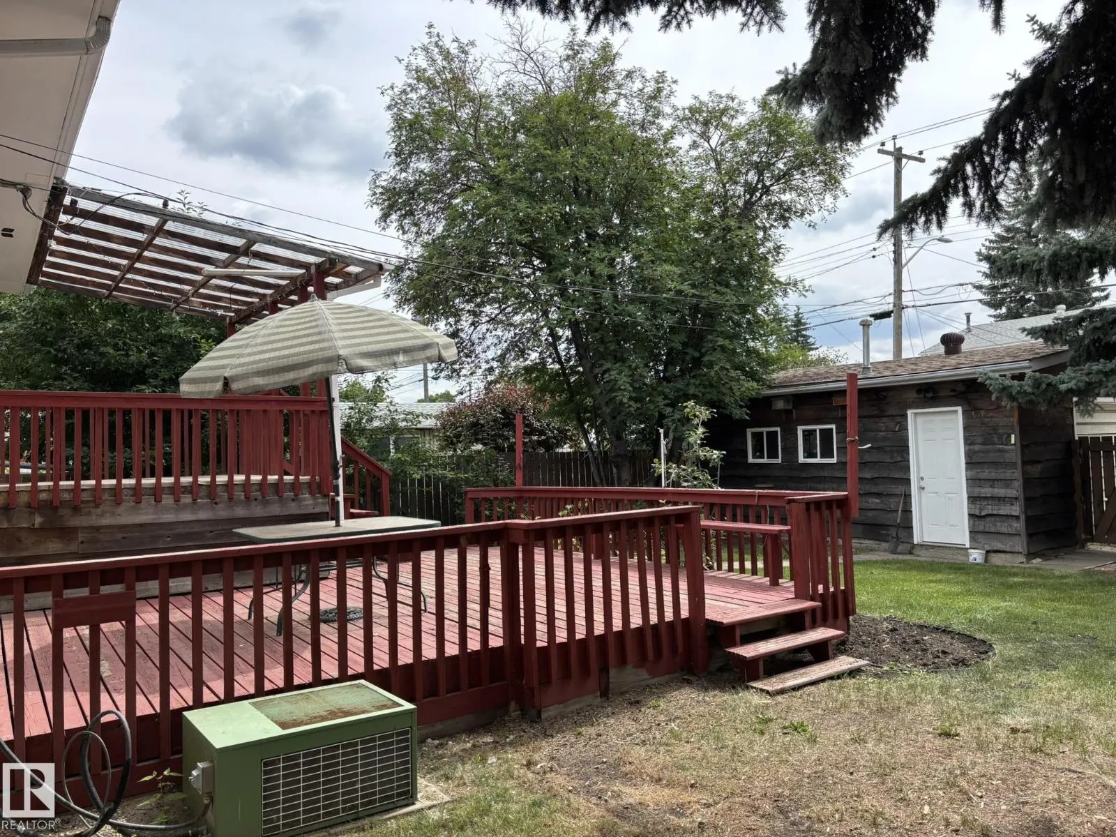16603 95 AV NW