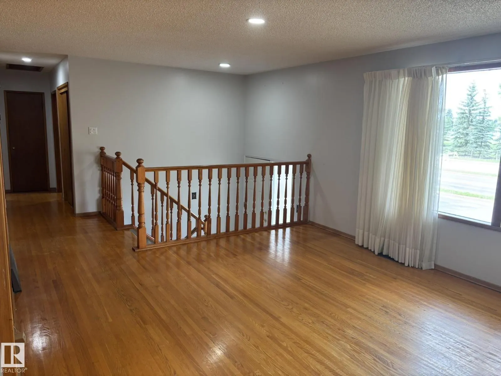 16603 95 AV NW