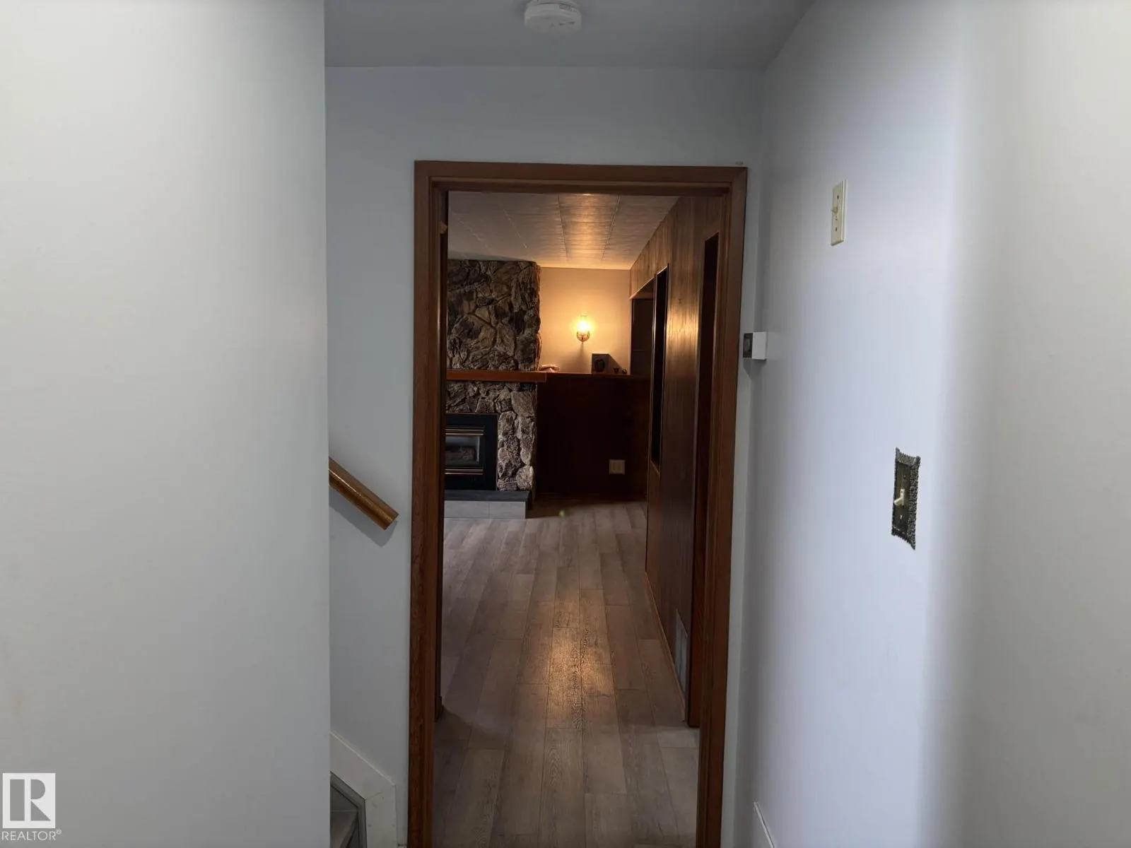 16603 95 AV NW