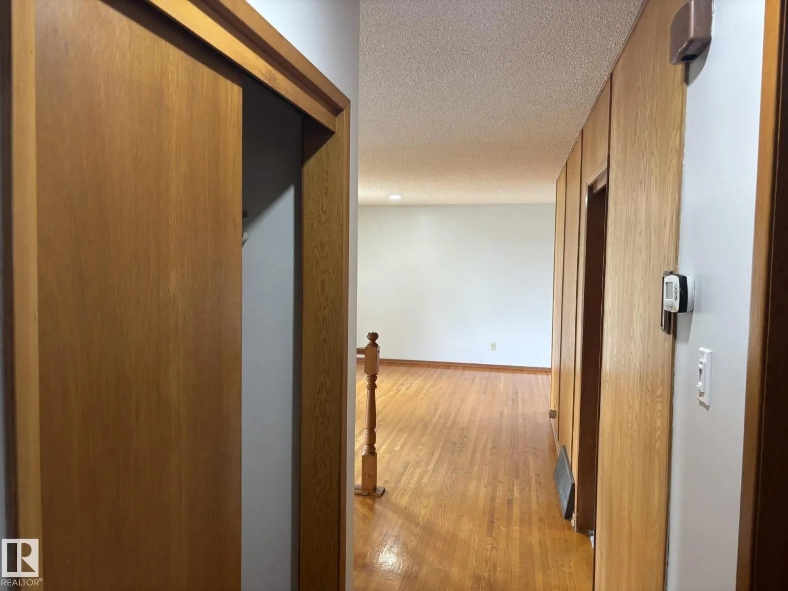 16603 95 AV NW