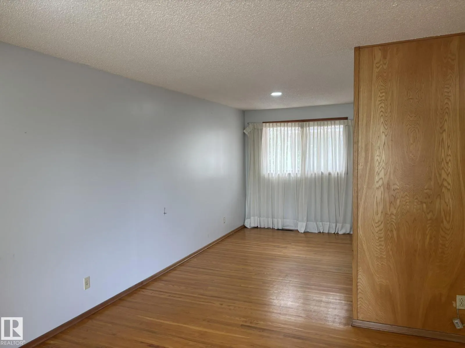 16603 95 AV NW