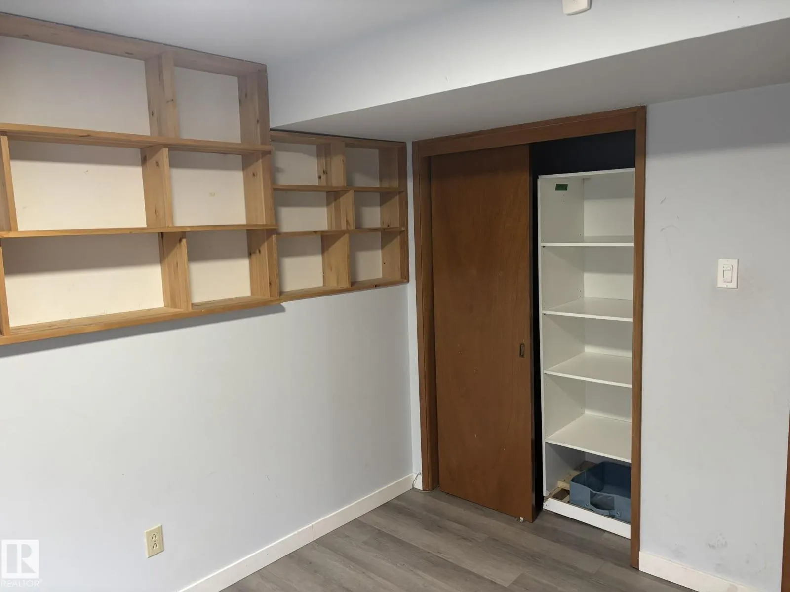 16603 95 AV NW