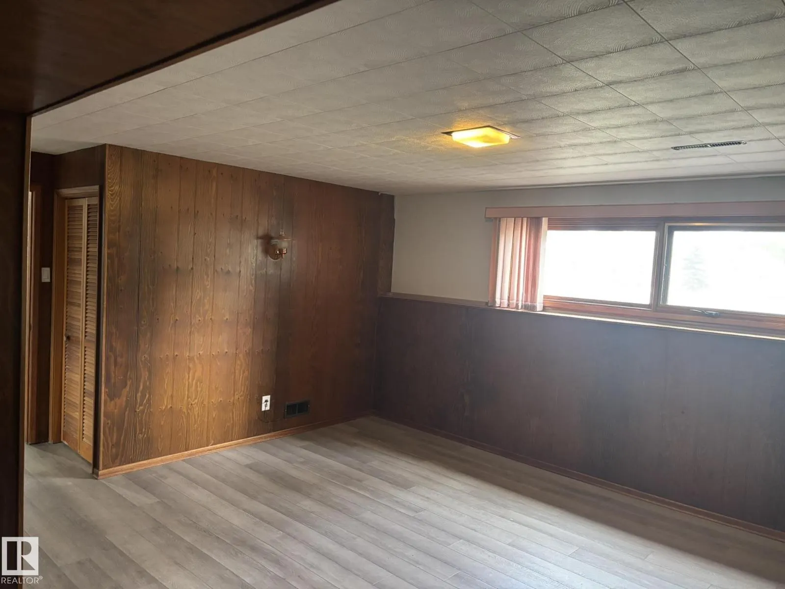16603 95 AV NW