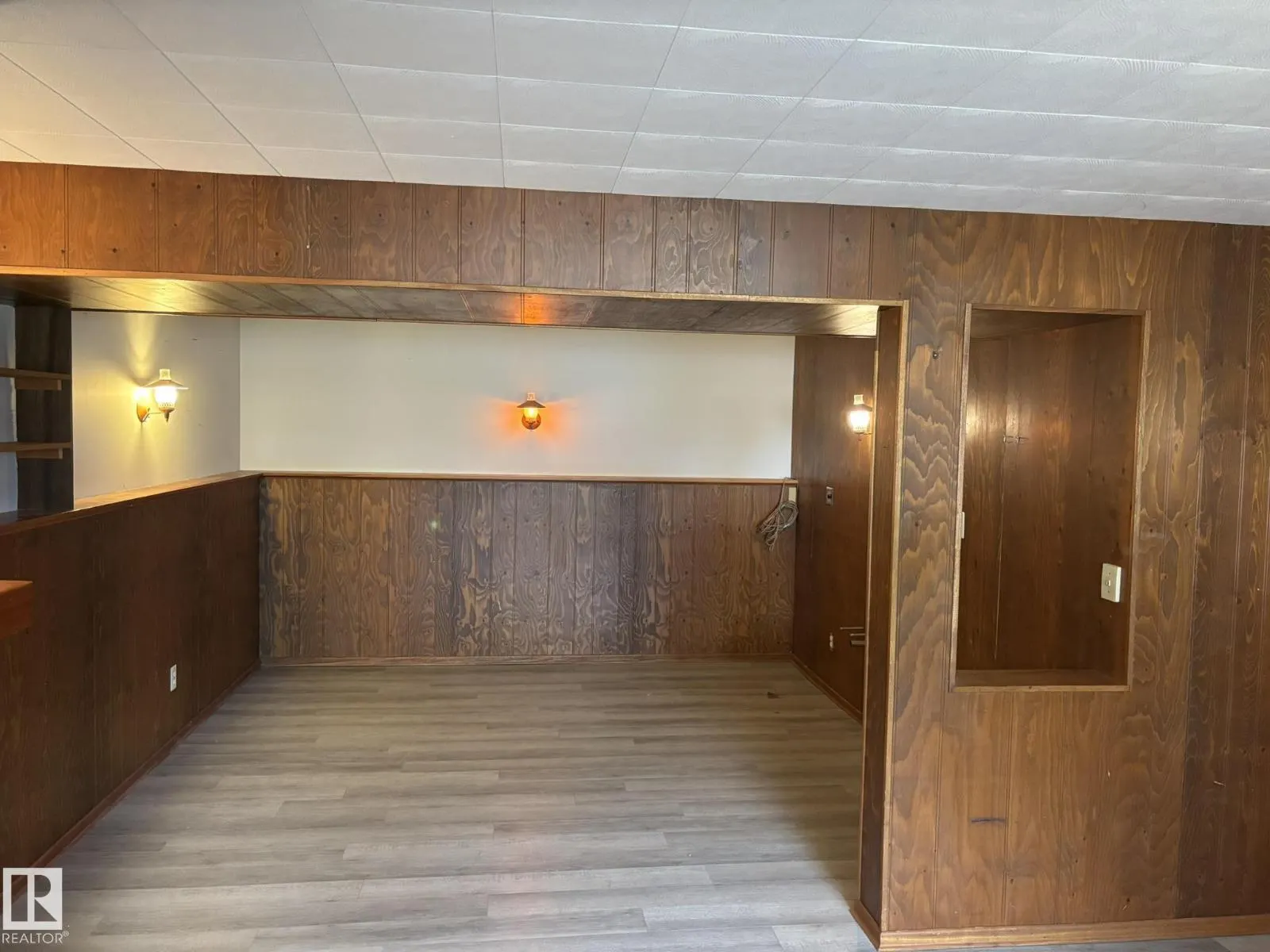 16603 95 AV NW