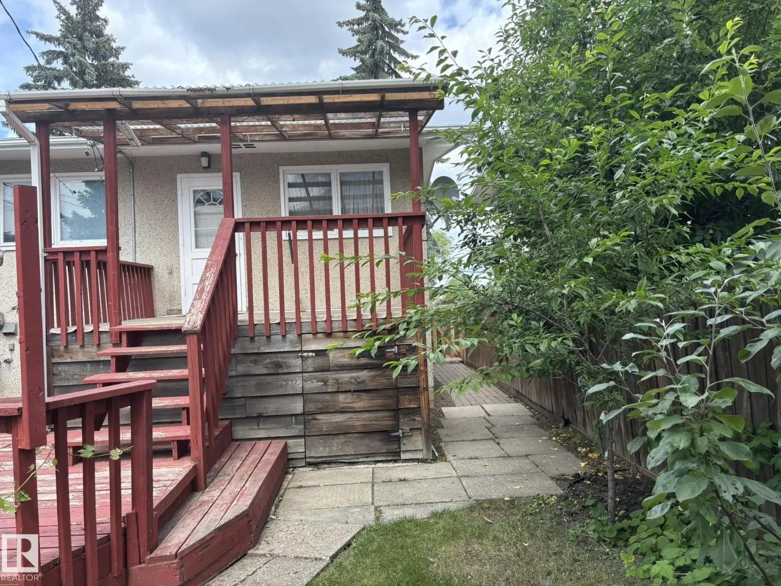 16603 95 AV NW
