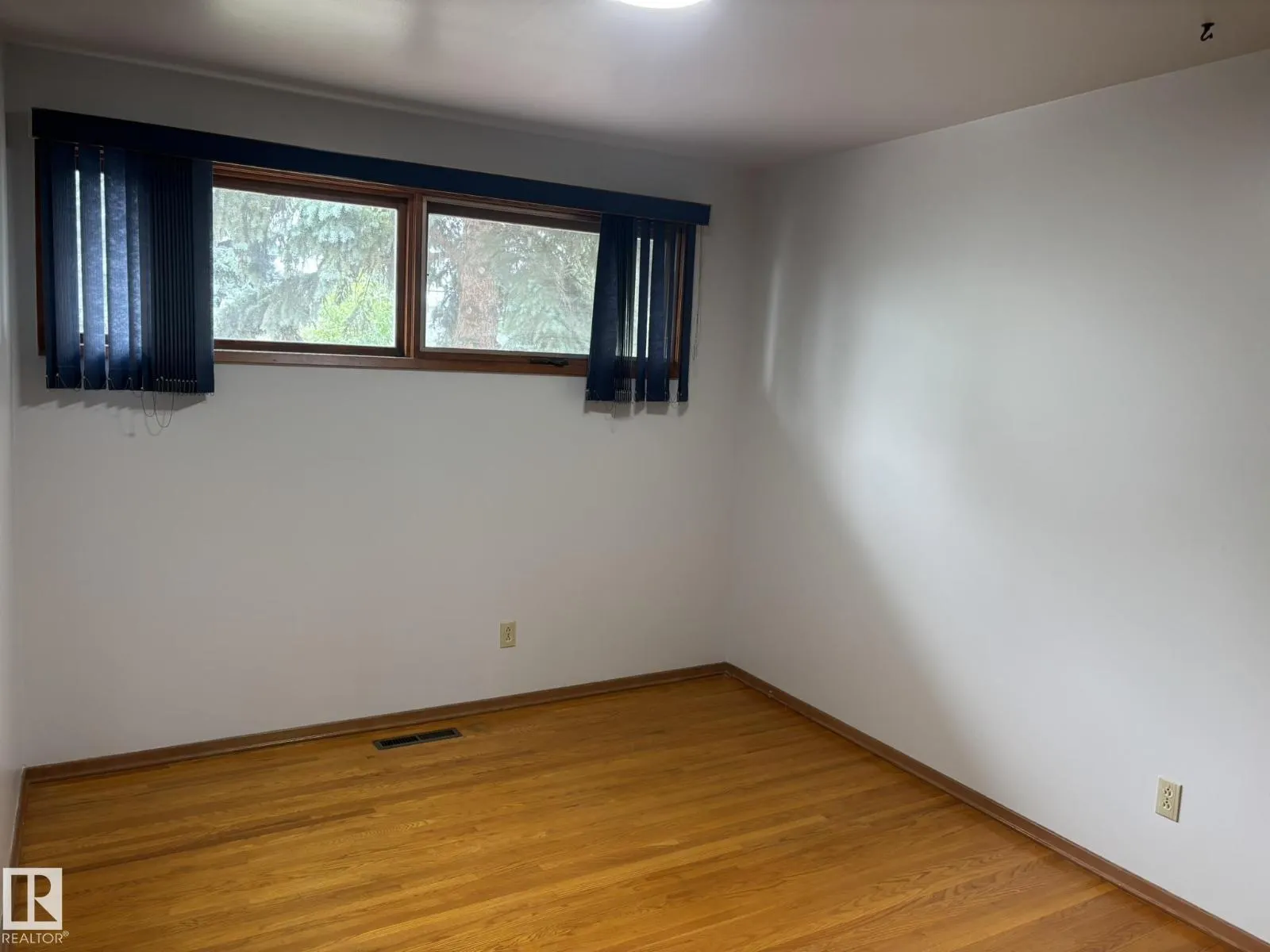 16603 95 AV NW