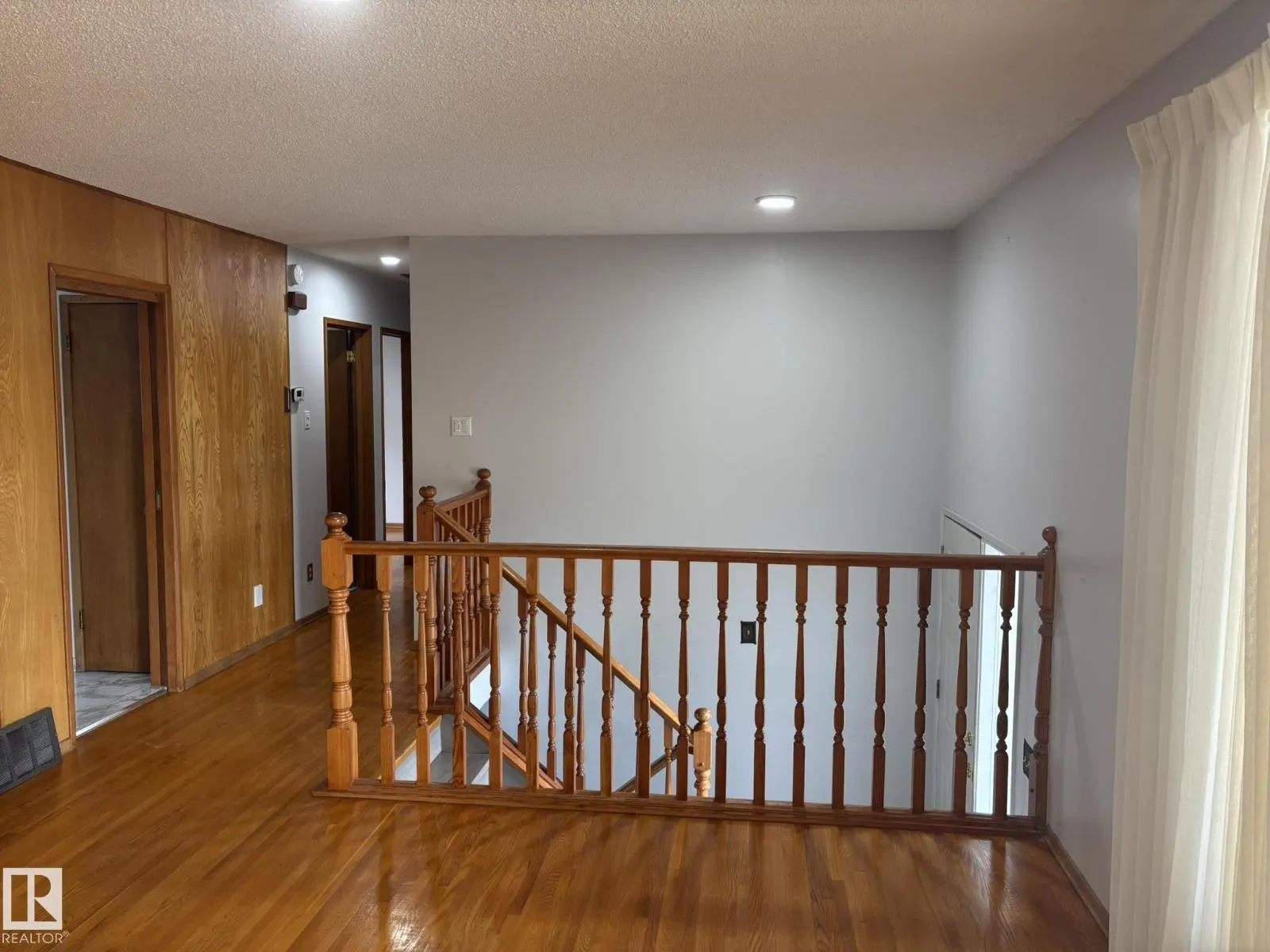 16603 95 AV NW