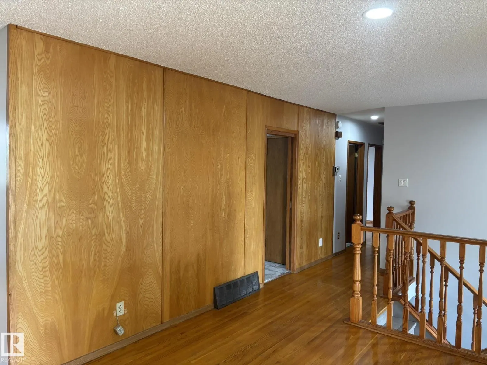 16603 95 AV NW