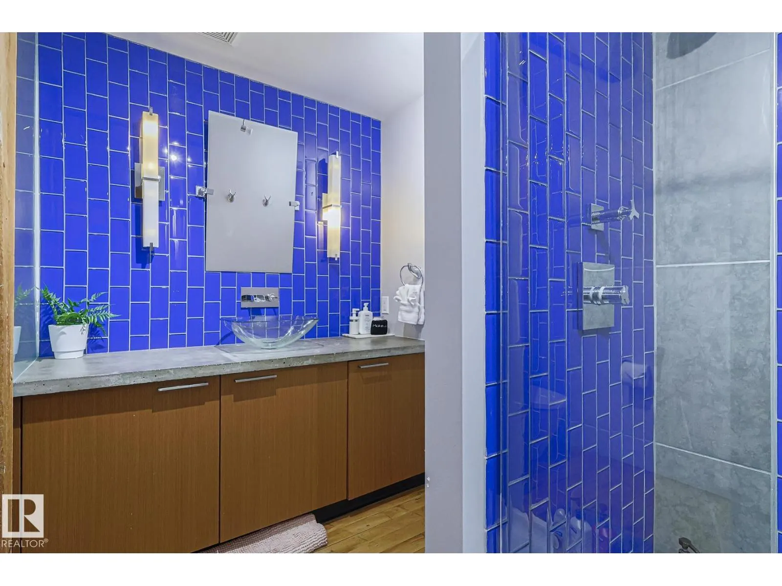 #118 10309 107 ST NW