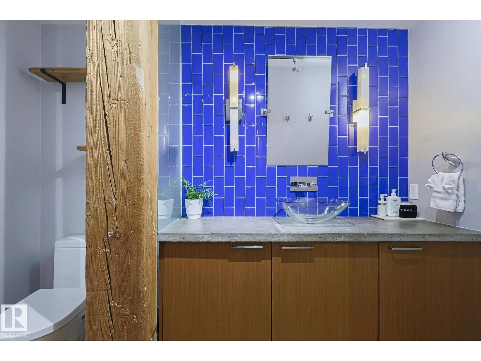 #118 10309 107 ST NW