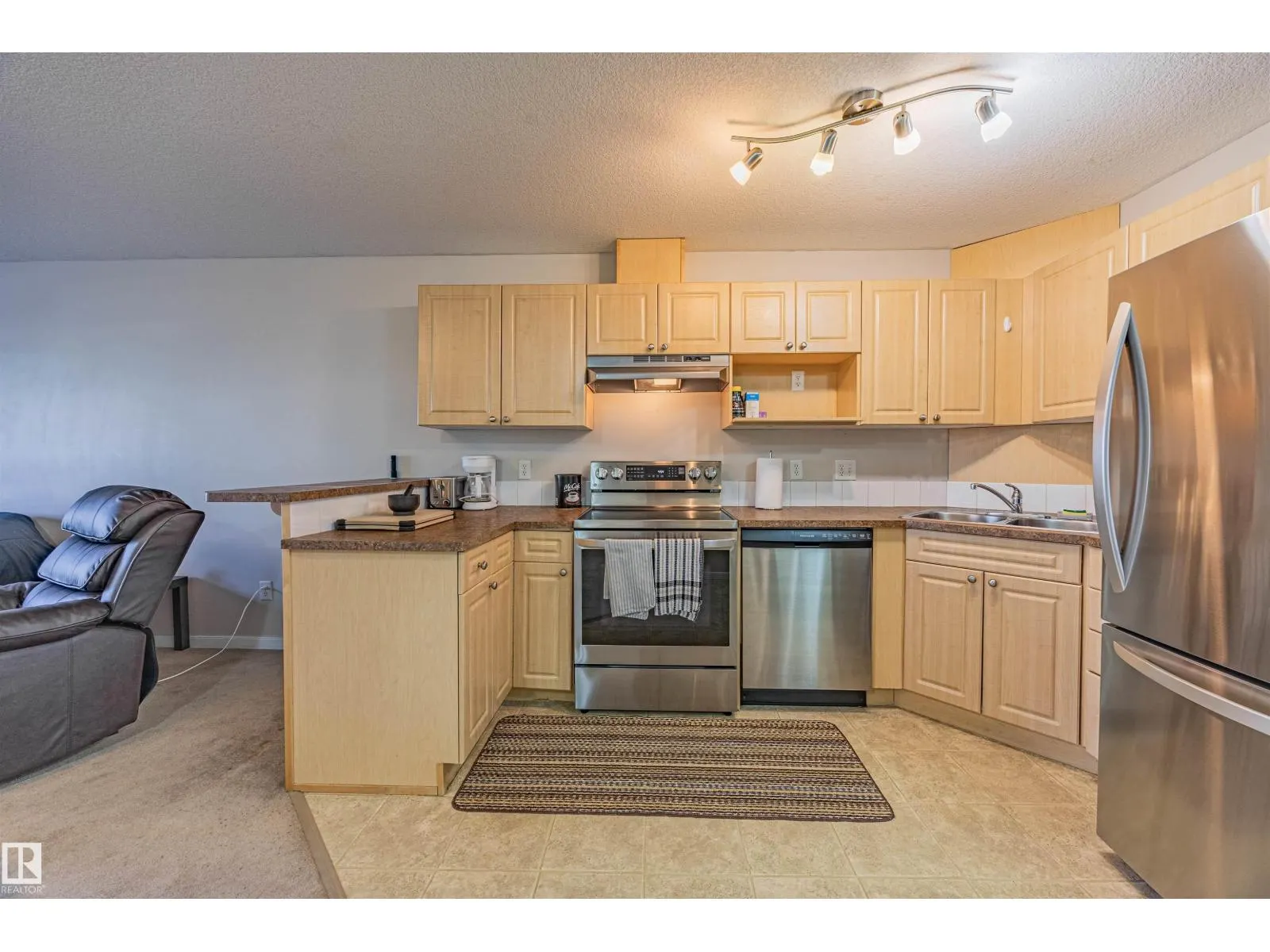 #208 240 SPRUCE RIDGE RD