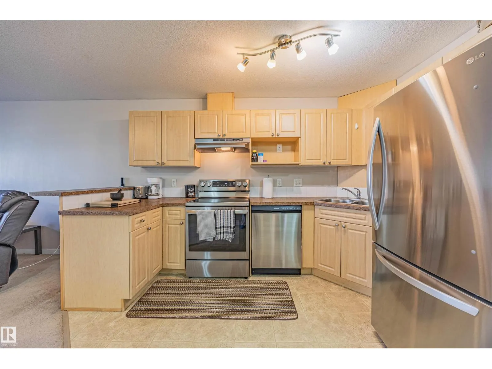 #208 240 SPRUCE RIDGE RD