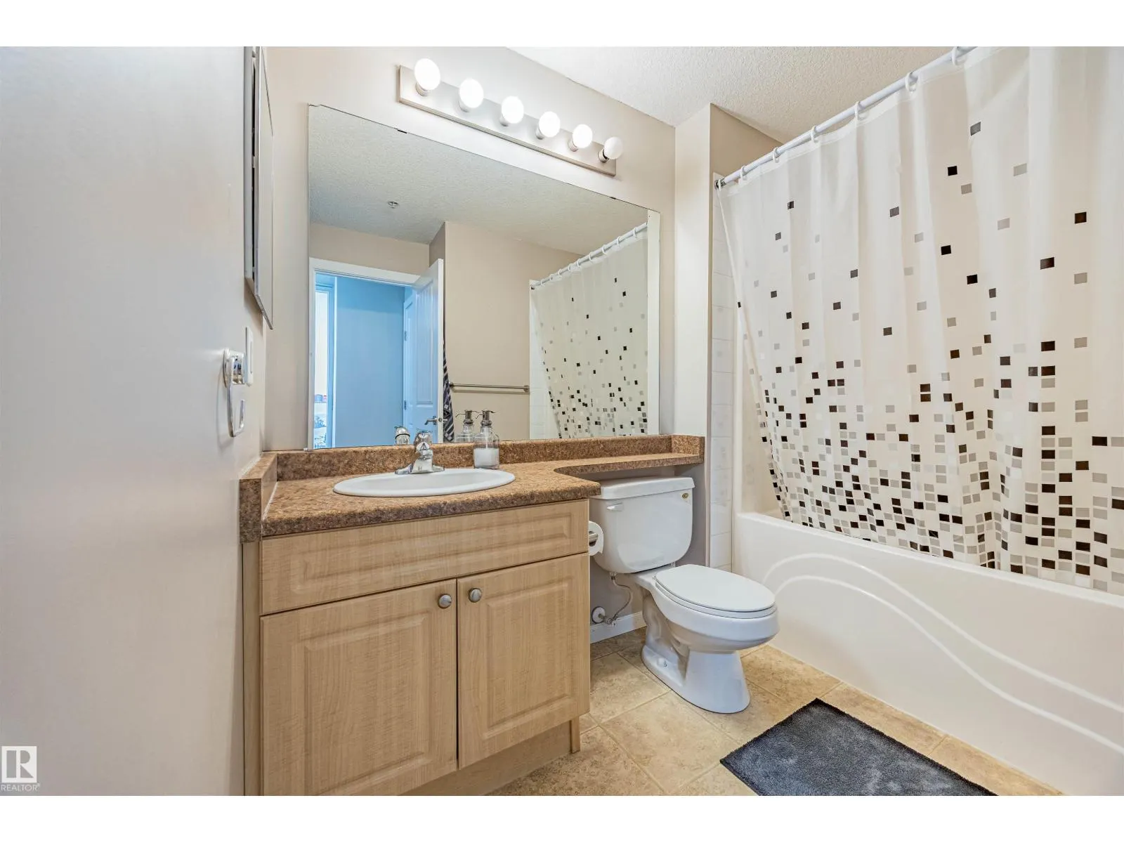 #208 240 SPRUCE RIDGE RD