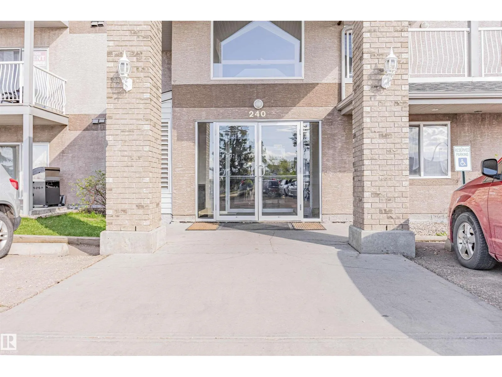#208 240 SPRUCE RIDGE RD