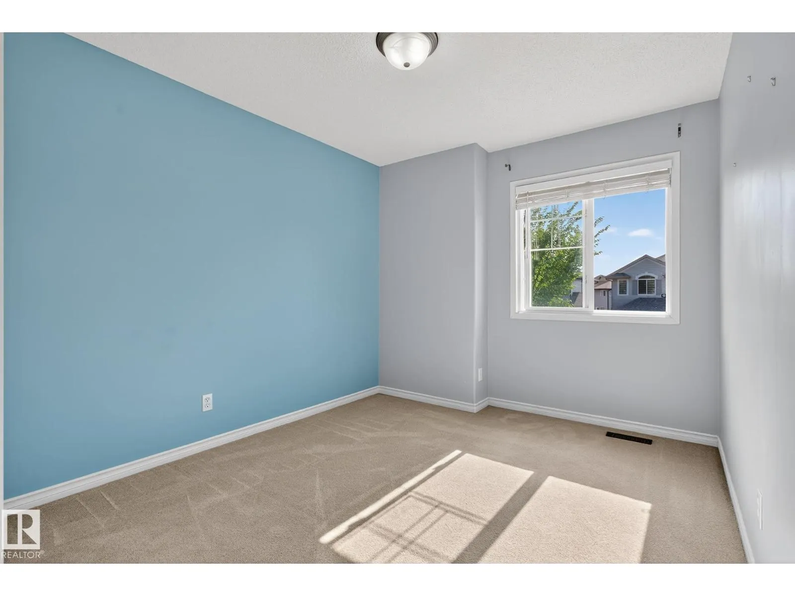 4114 158 AV NW