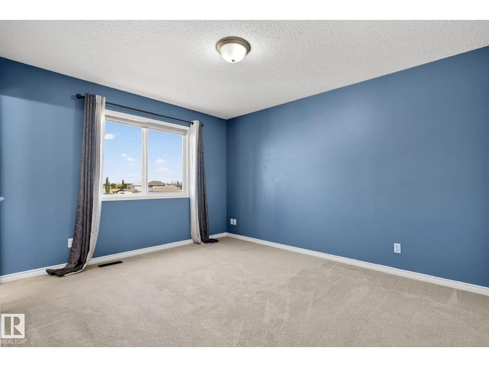 4114 158 AV NW