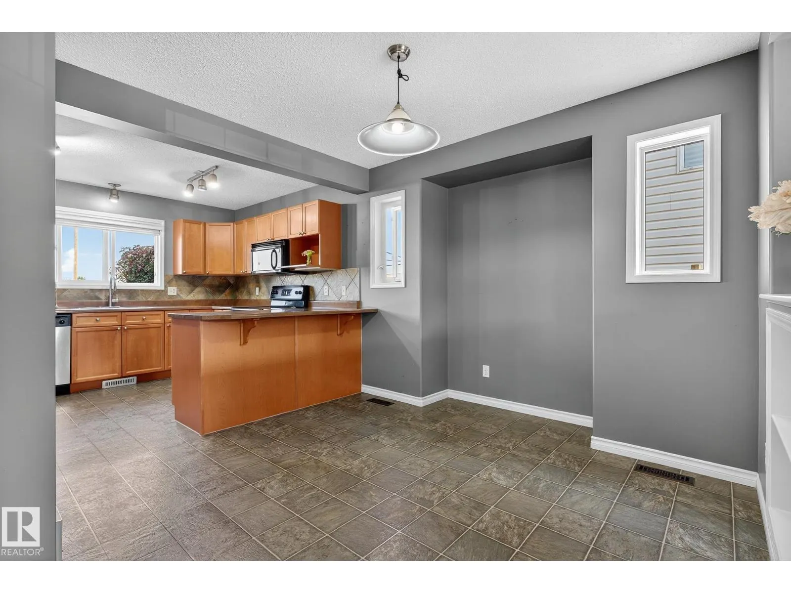 4114 158 AV NW