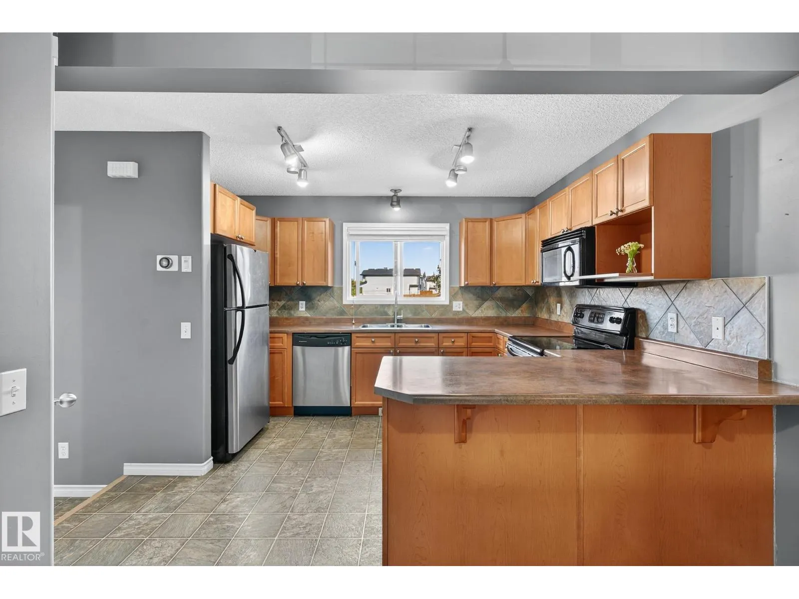 4114 158 AV NW