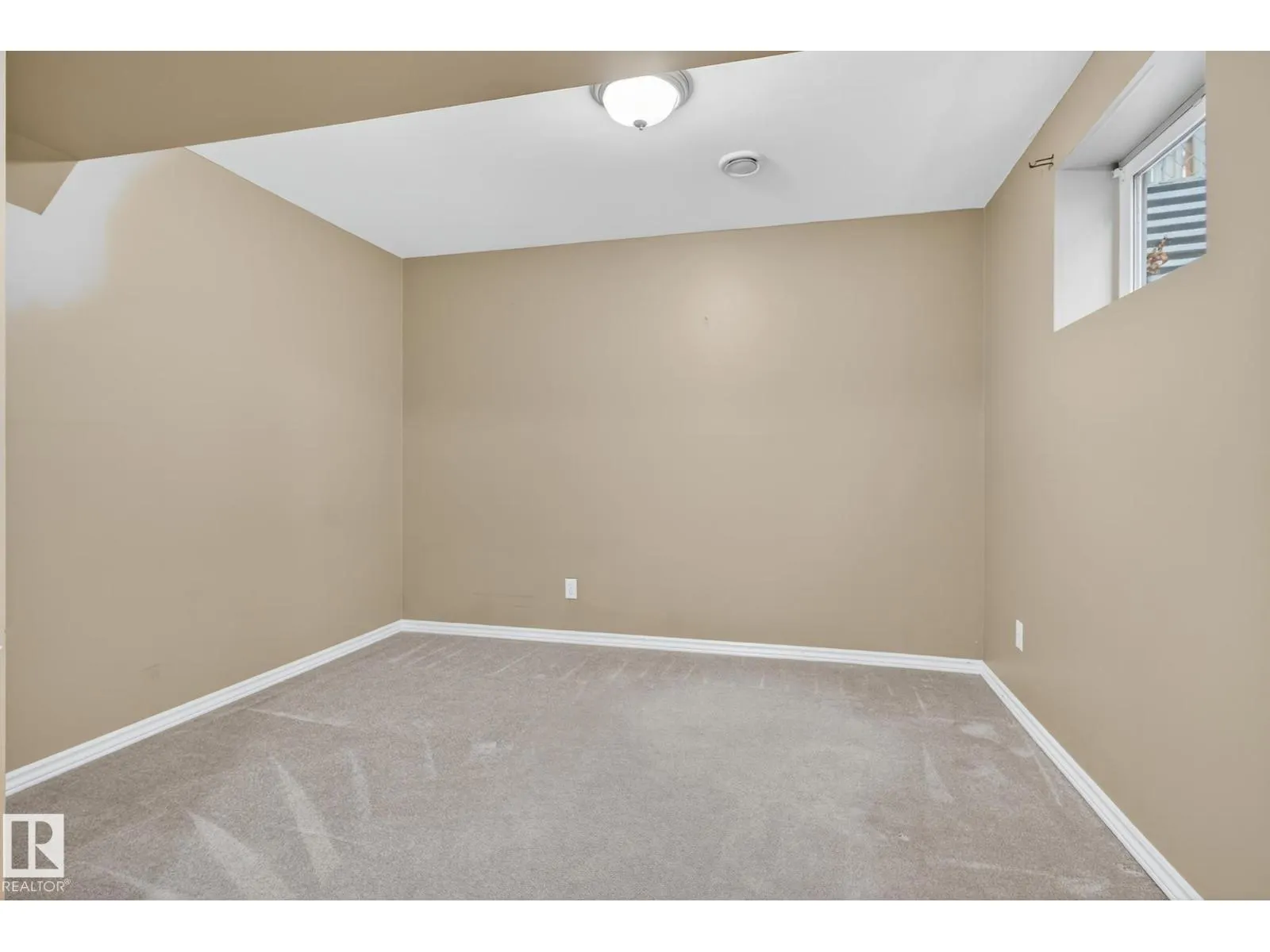 4114 158 AV NW