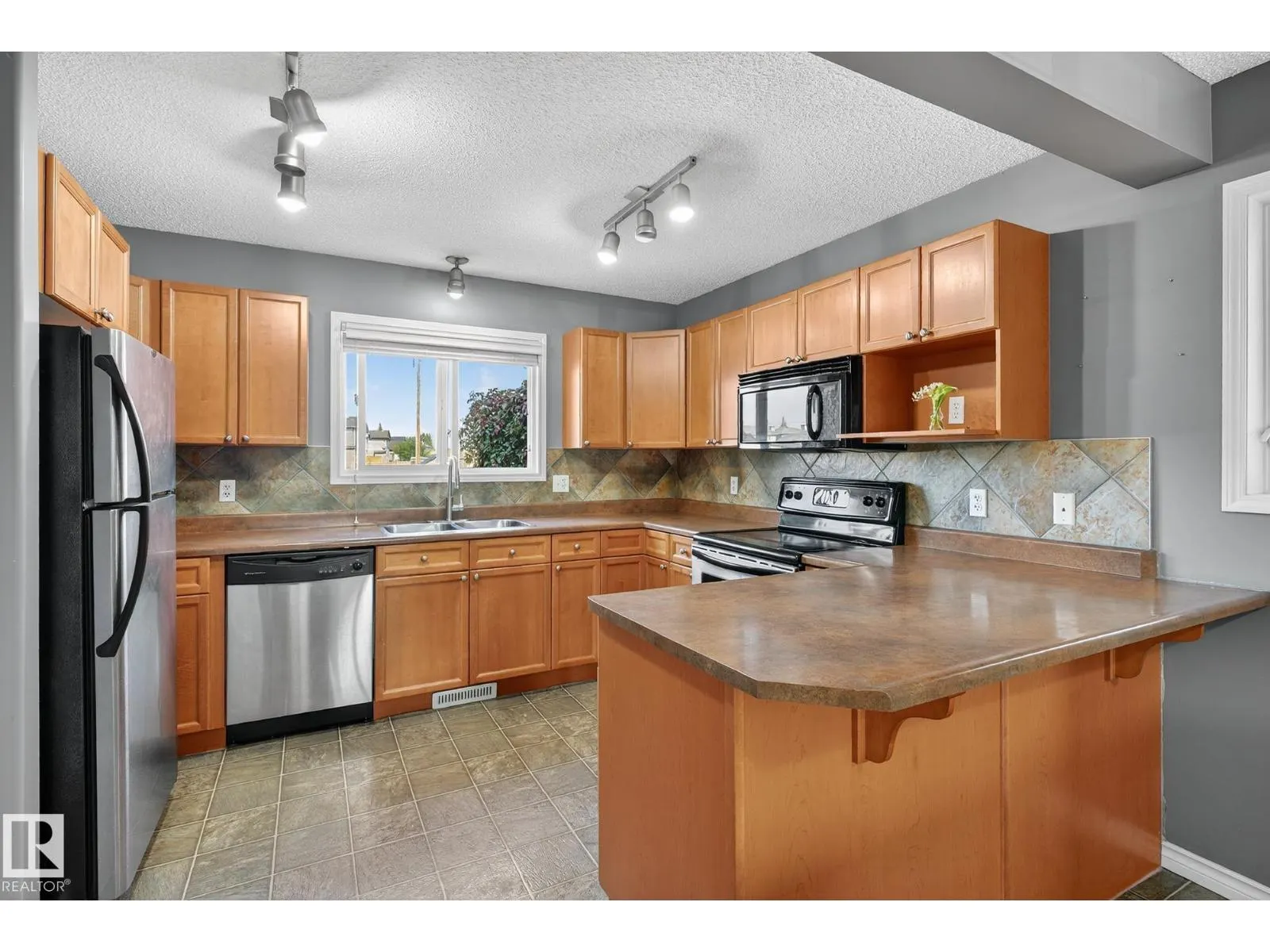 4114 158 AV NW