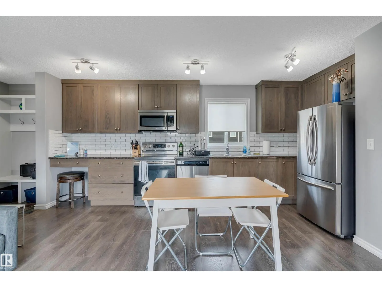 8616 221 ST NW