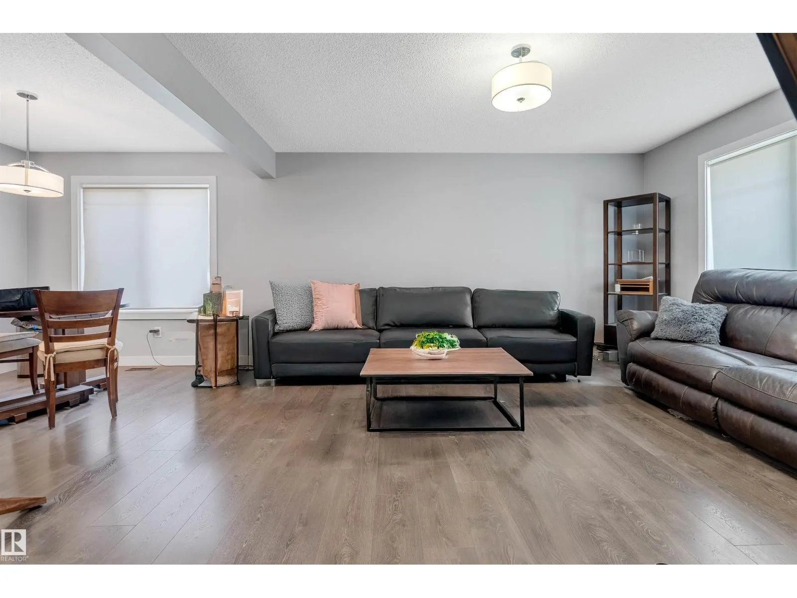 8616 221 ST NW