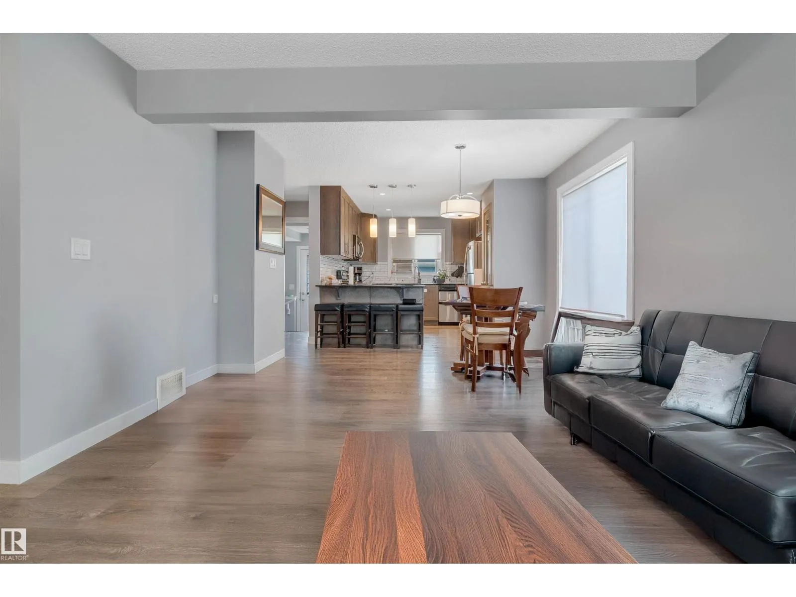 8616 221 ST NW