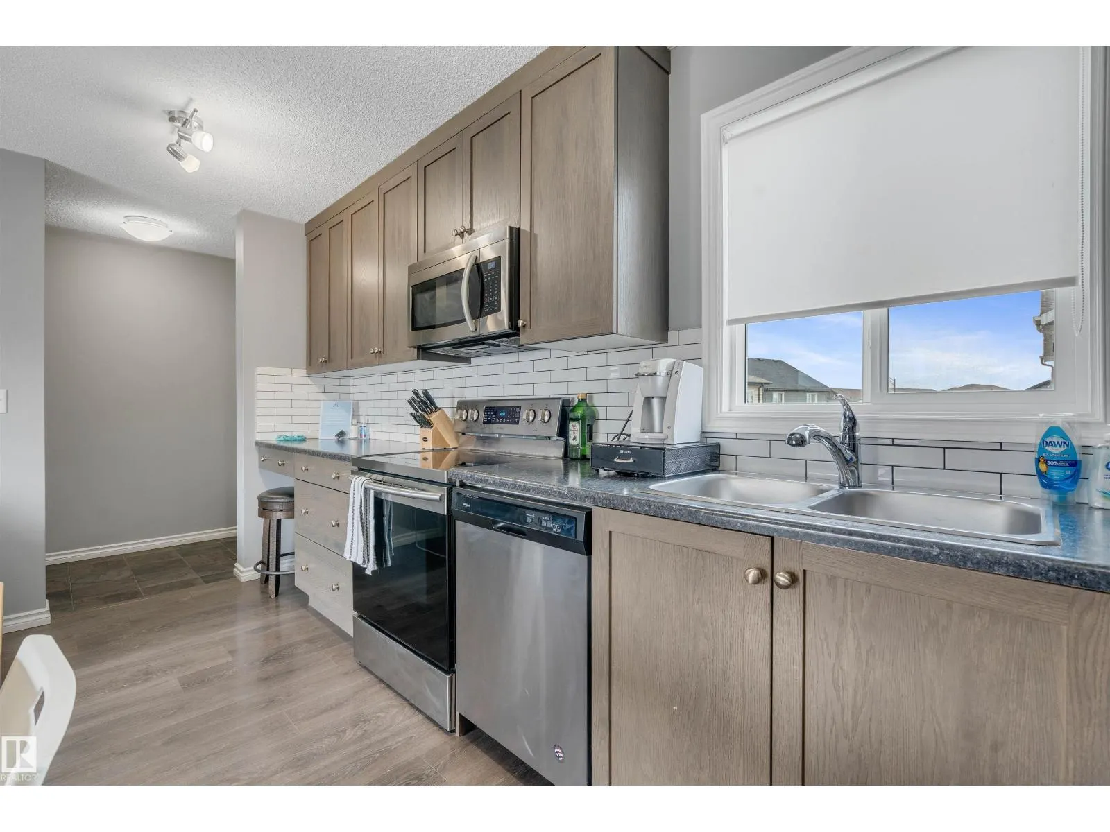 8616 221 ST NW
