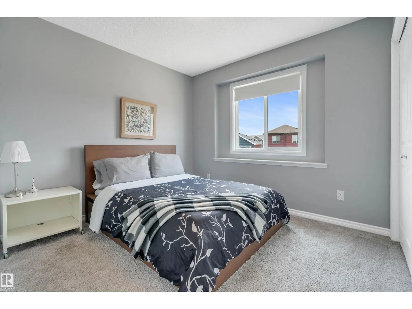 8616 221 ST NW