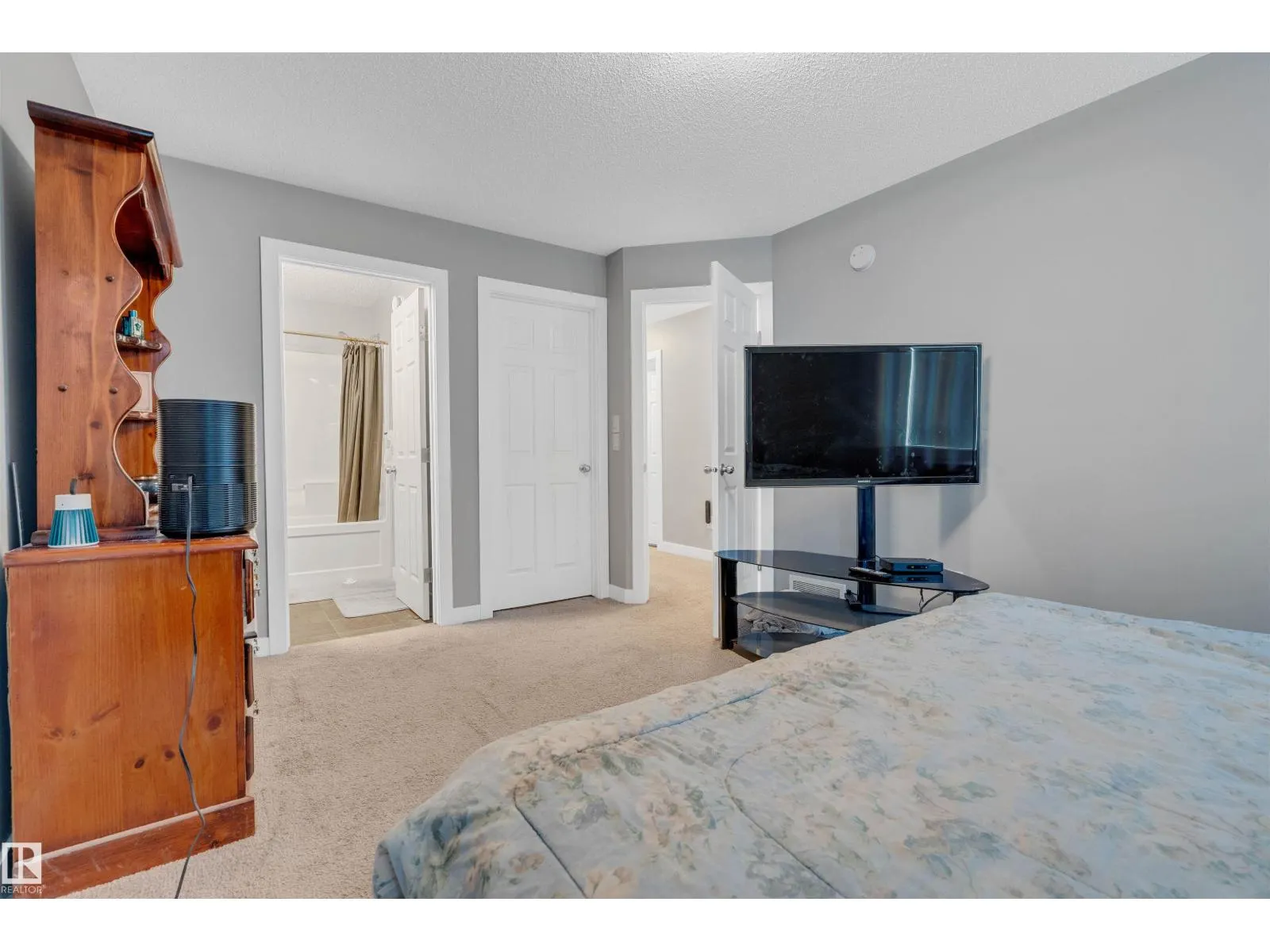 8616 221 ST NW