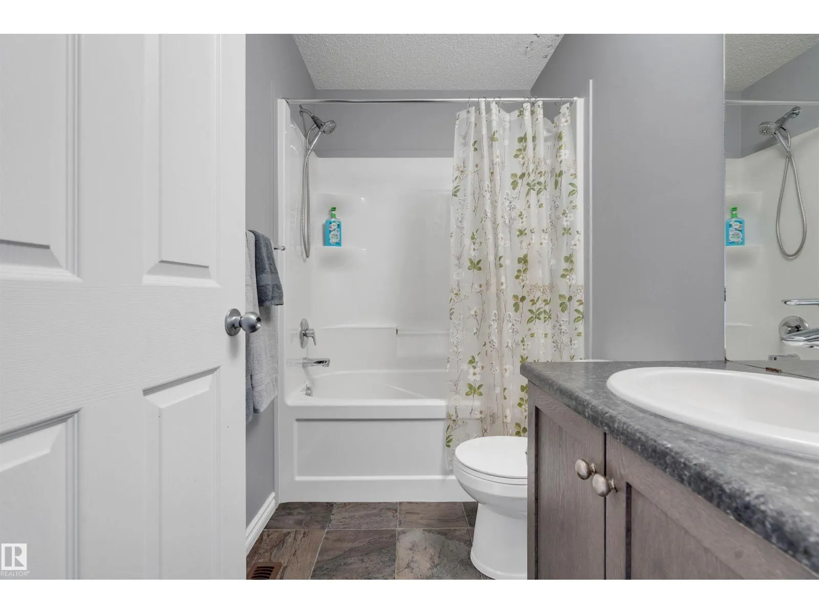 8616 221 ST NW