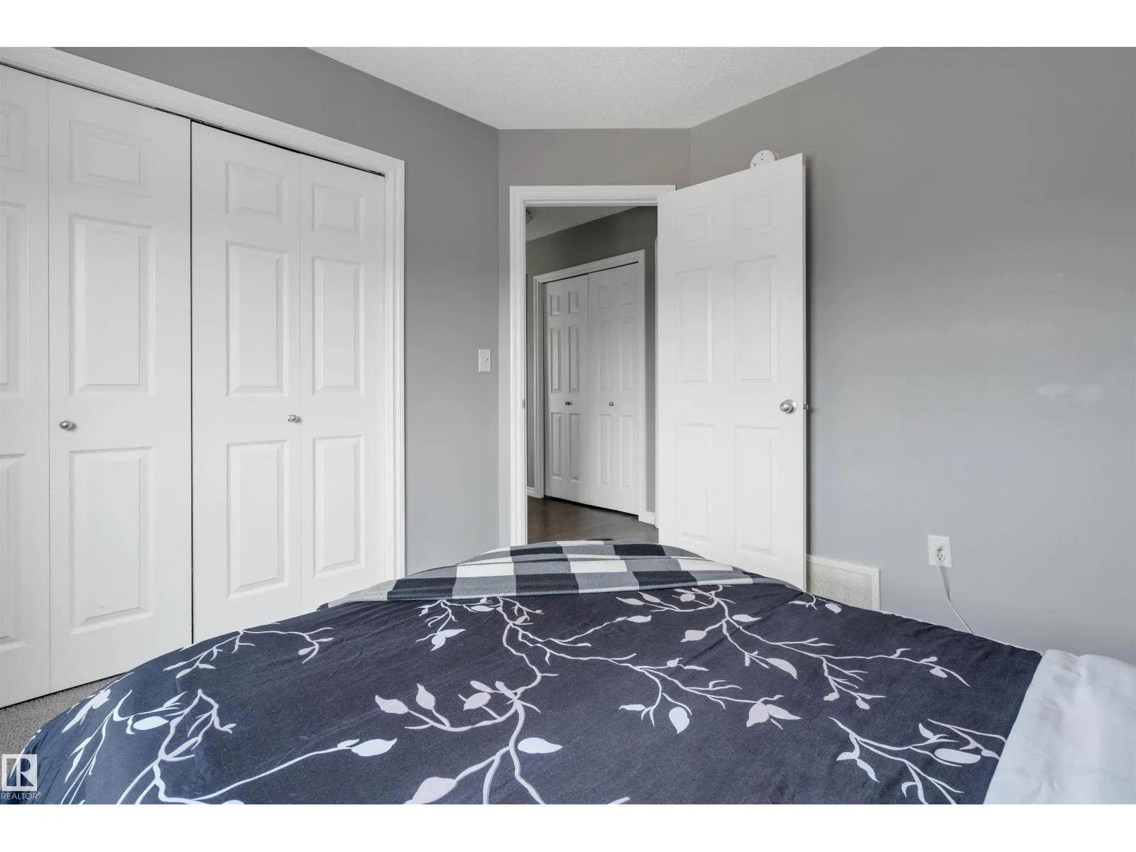 8616 221 ST NW