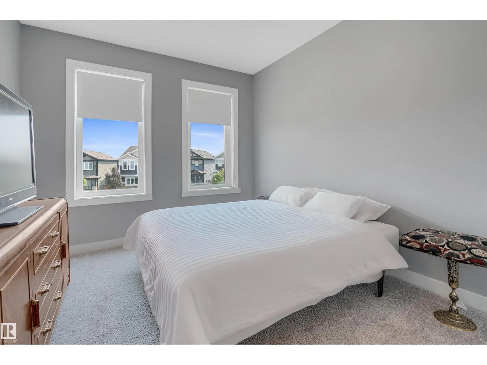 8616 221 ST NW