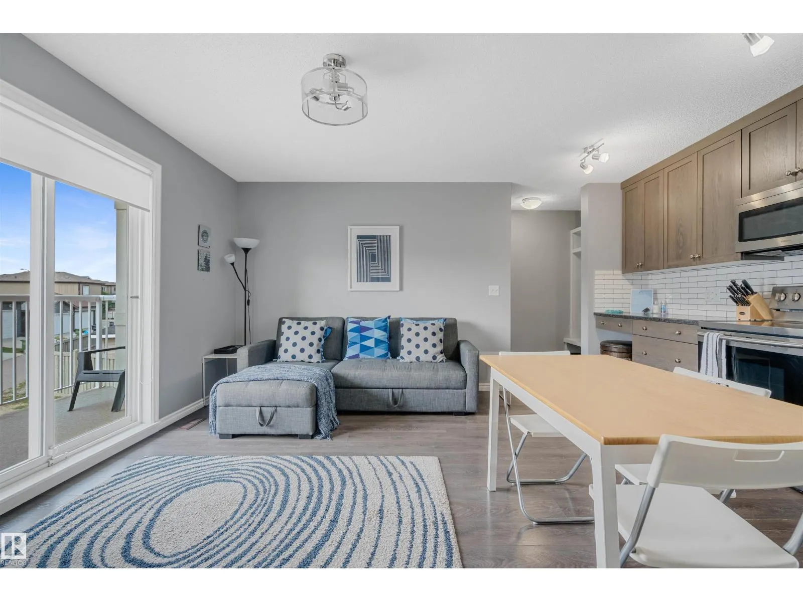 8616 221 ST NW