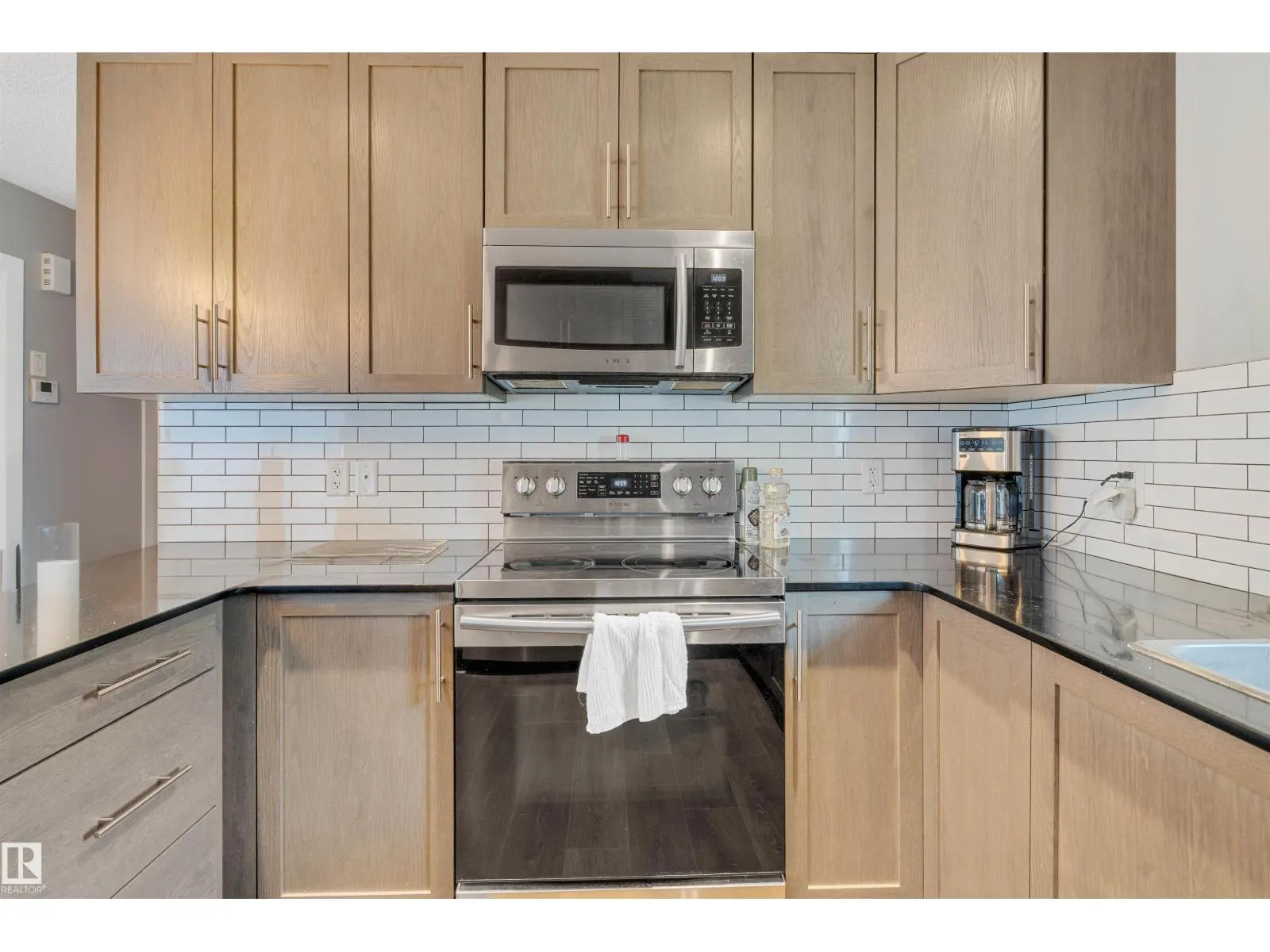 8616 221 ST NW