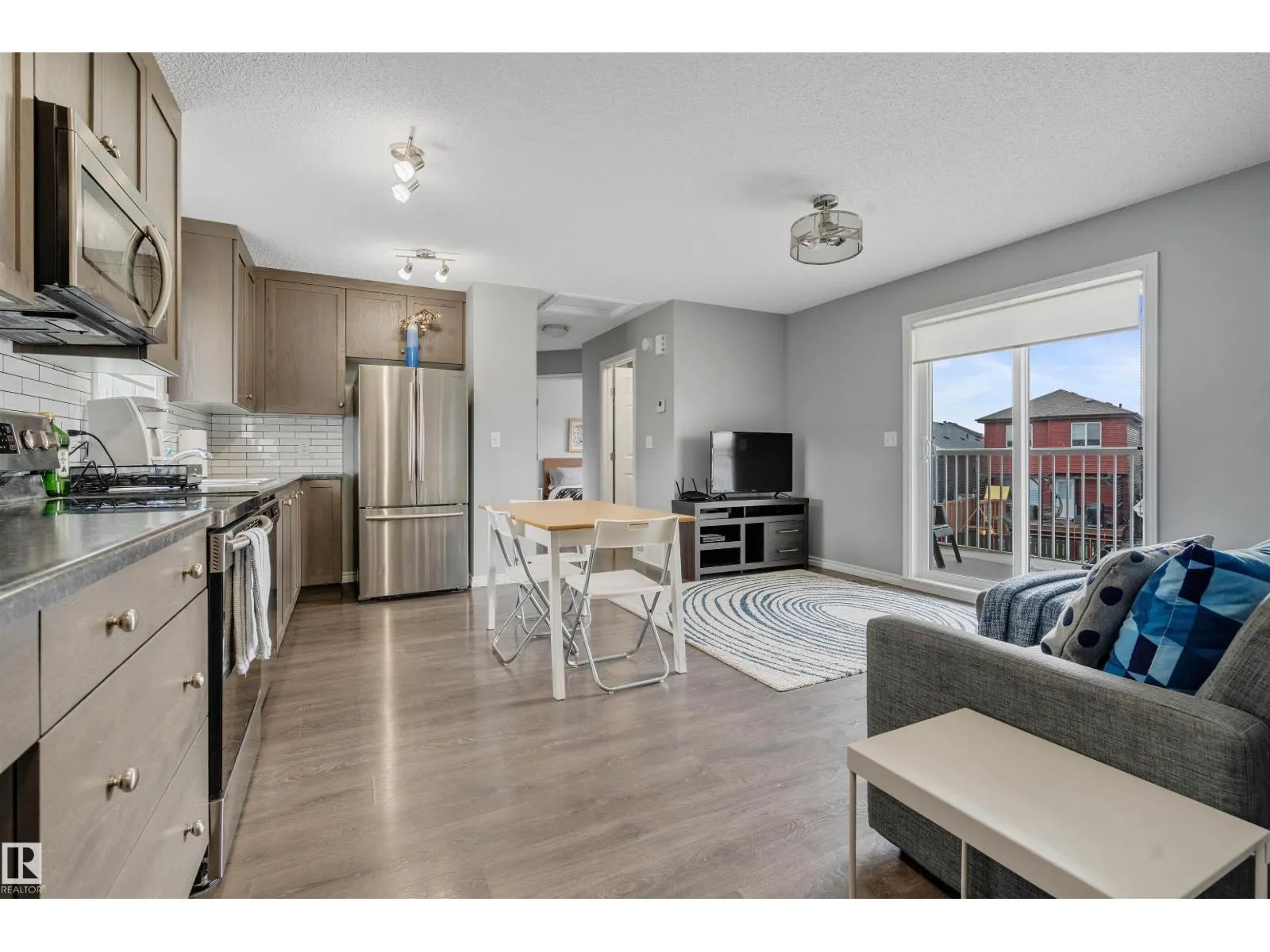 8616 221 ST NW