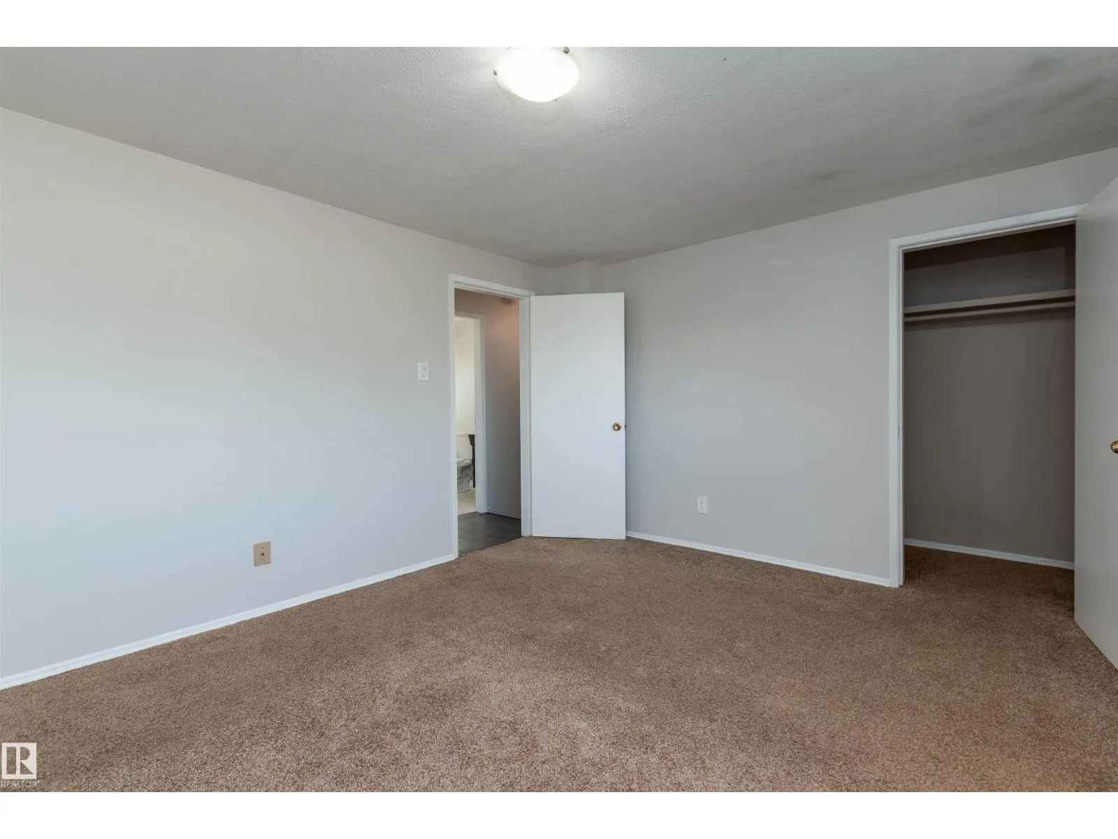 8923 134 AV NW