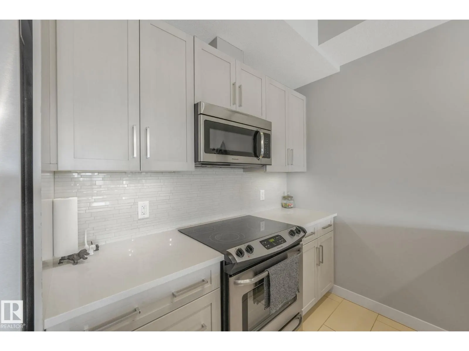 #409 625 LEGER WY NW NW