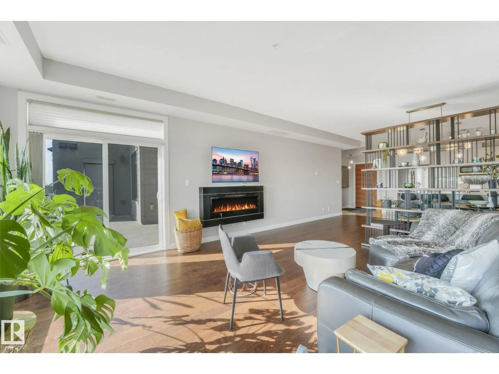 #409 625 LEGER WY NW NW