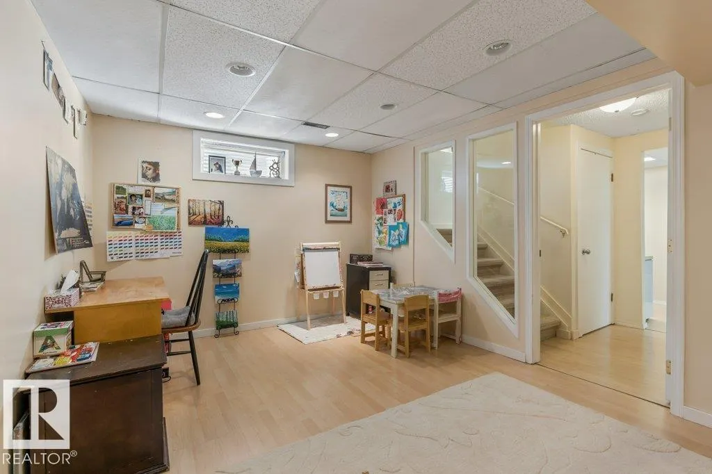 100 GREENFIELD ES