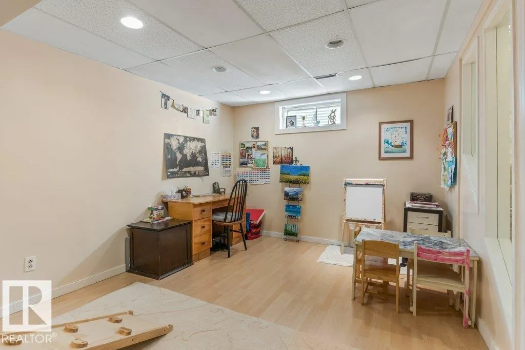 100 GREENFIELD ES