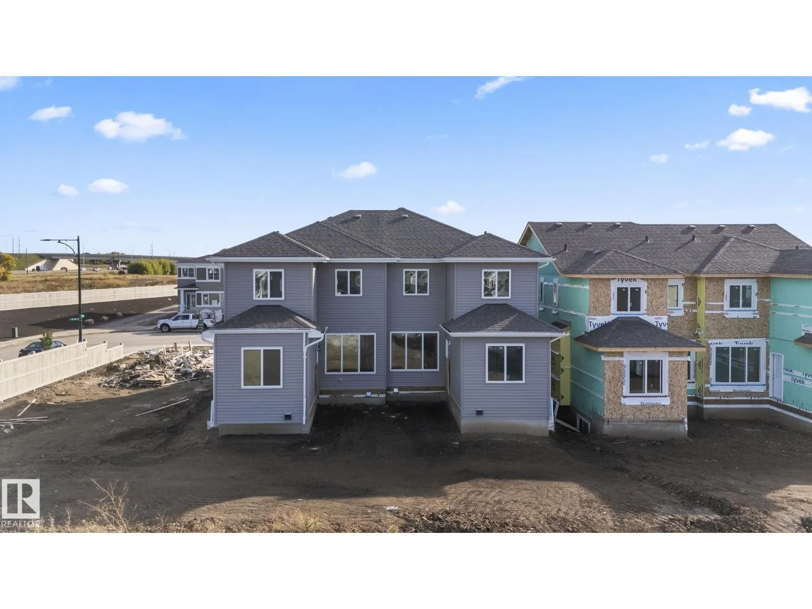 326 32 AV NW
