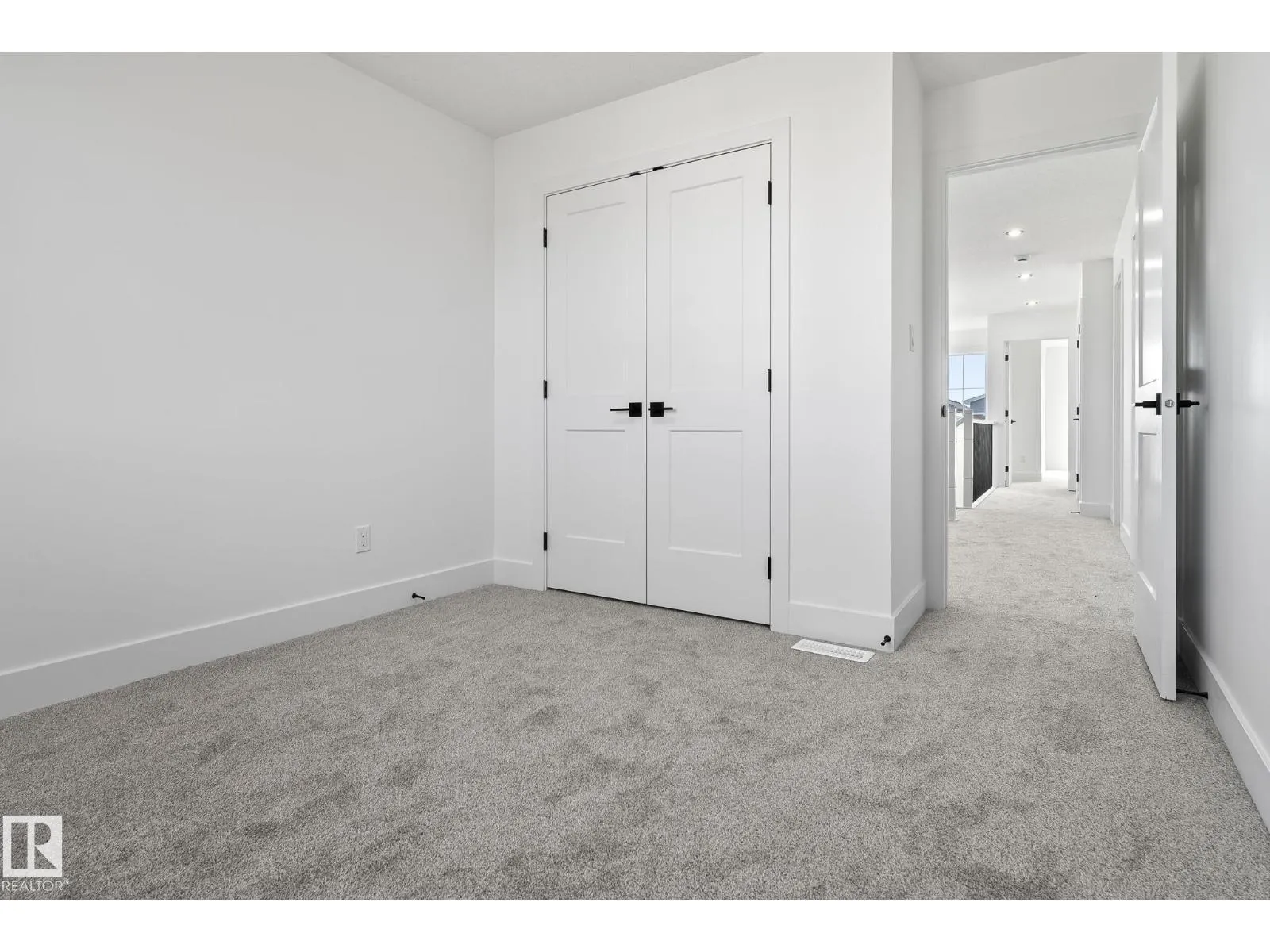 326 32 AV NW