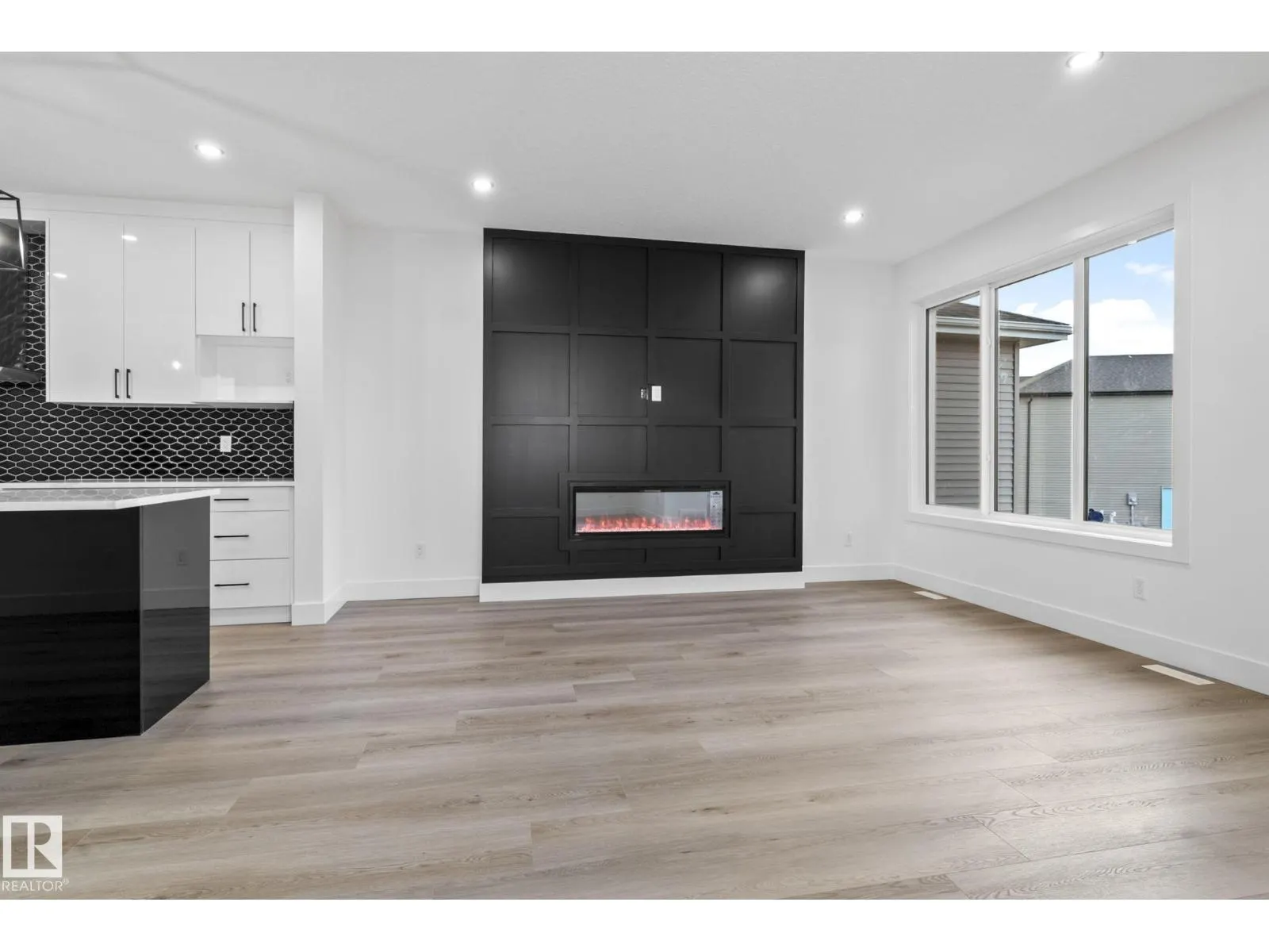 326 32 AV NW