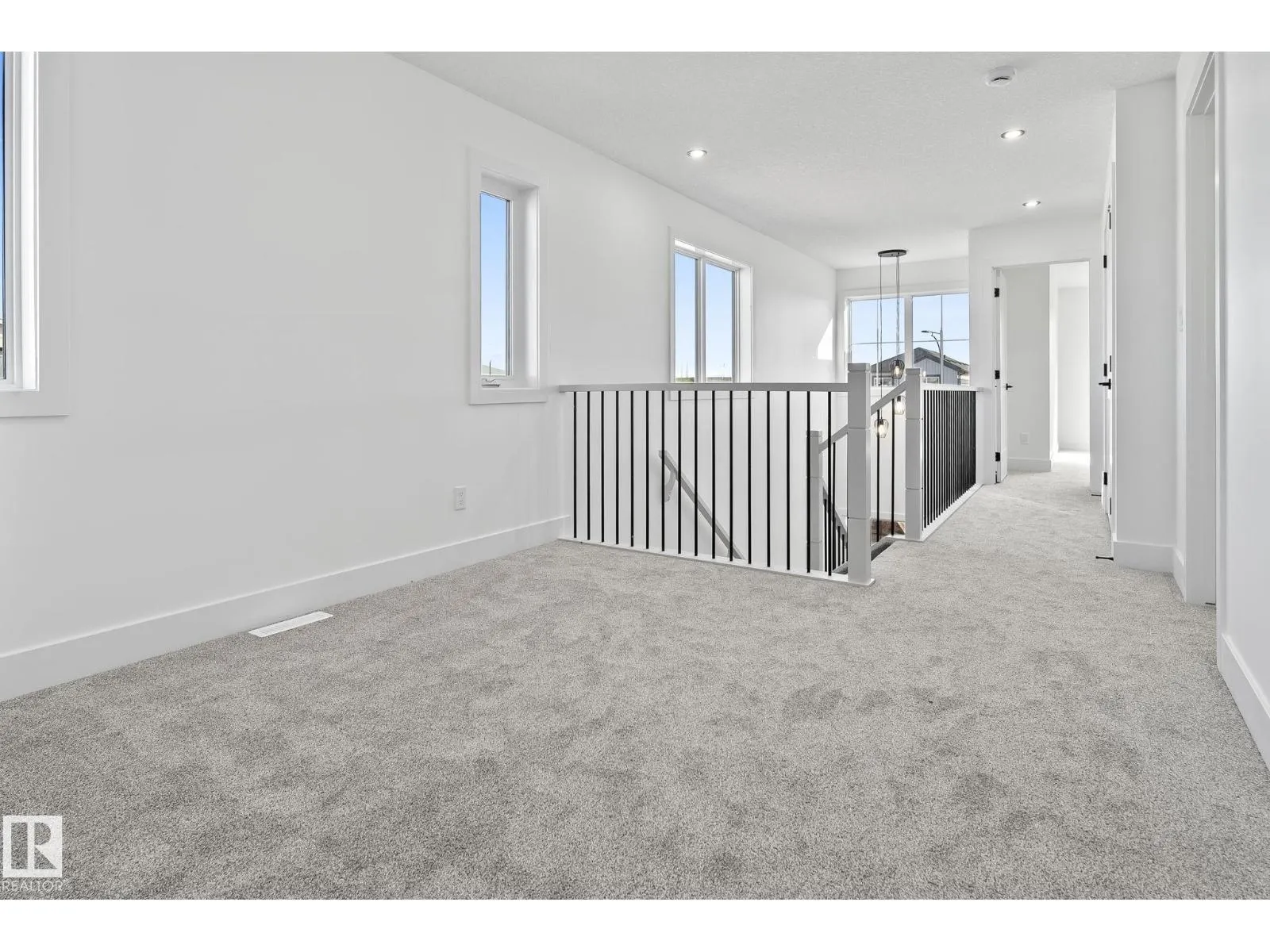 326 32 AV NW
